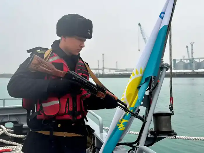 Военные моряки отработали комплекс боевых задач в Каспийском море (5)