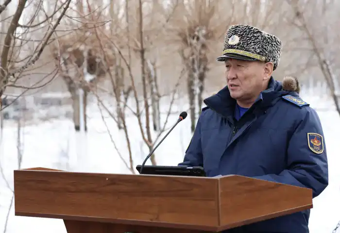 В Жамбылской области министр обороны открыл мемориальную доску в честь 115-летия Бауыржана Момышулы {city2}