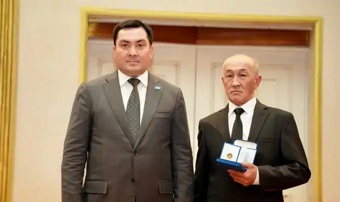 Госнаграды за свет и тепло: Министр энергетики Ерлан Аккенженов поздравил работников отрасли с профессиональным праздником (10)