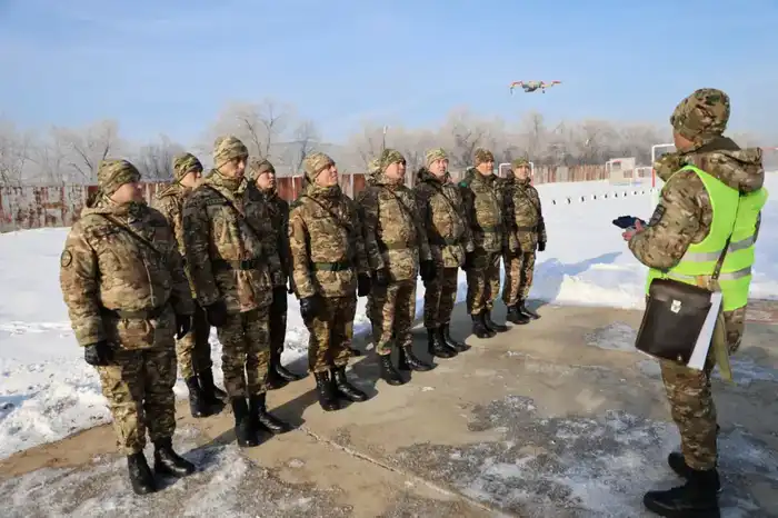 В Алматы офицеры-связисты обучаются современным цифровым технологиям для повышения эффективности военной связи {city2}