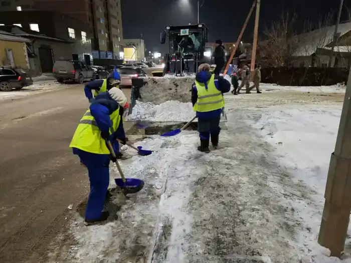 Снежная буря в Астане: более 400 дорожных рабочих и 1 000 единиц техники mobilizirovano для уборки снега {city2}