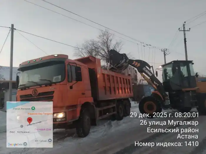 В Астане активно идут снегоуборочные работы: задействовано почти 3 000 дорожных рабочих и 1 405 единиц спецтехники {city2}