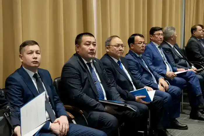 В области Абай обсудили развитие дорожной инфраструктуры (7)