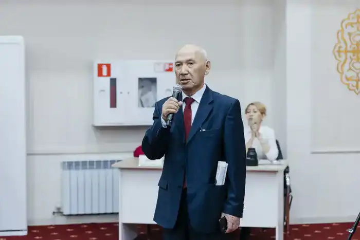 Встреча акима Атырауской области с жителями города обсуждение новых школ больниц и дорог {city2}