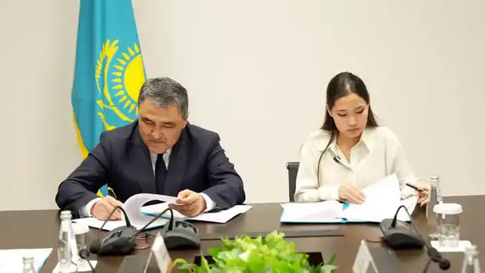 Школьница заключила меморандум с Министерством водных ресурсов и ирригации: министр Нуржан Нуржигитов встретился с автором научной разработки для сбора воды из воздуха (3)