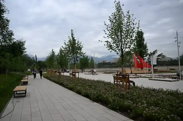 Seasonal Removal of Pontoon Bridges on Almaty's Sairan Lake Due to Water Level Decline {city2}