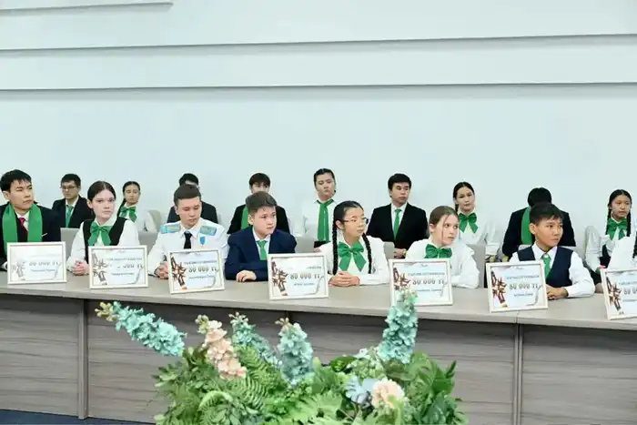 Медали, стипендии и надежды: встреча с одаренными {city2}