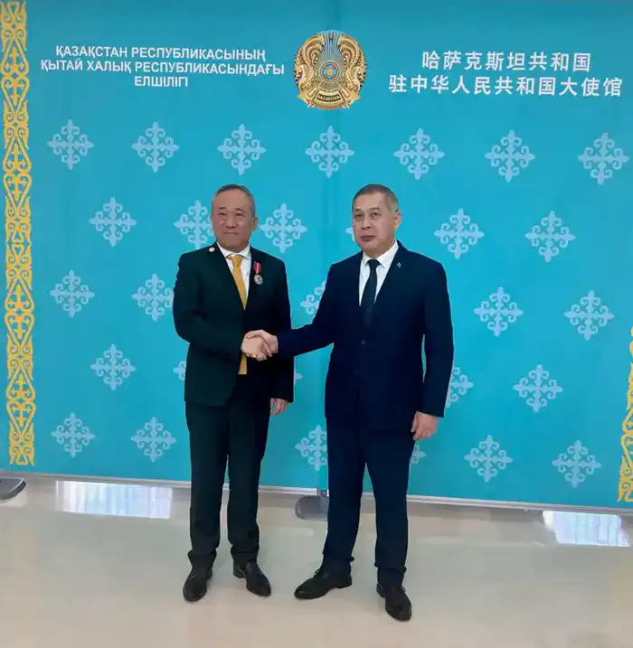 Дружба через образование: орден для президента университета! {city2}