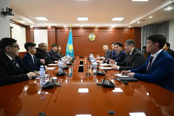 Встреча Ербола Мырзабосынова с Роем Джонсом обсуждение развития бокса в Казахстане {city2}