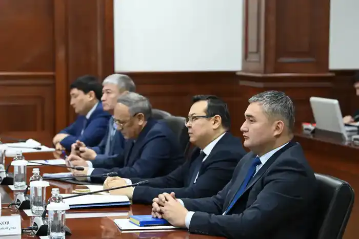 Правительство РК акцентирует внимание на качестве и сроках строительства дорог в транспортно-транзитной отрасли {city2}