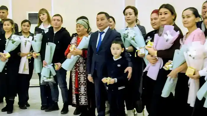 В Абае 38 очередников получили ключи от новых квартир {city2}