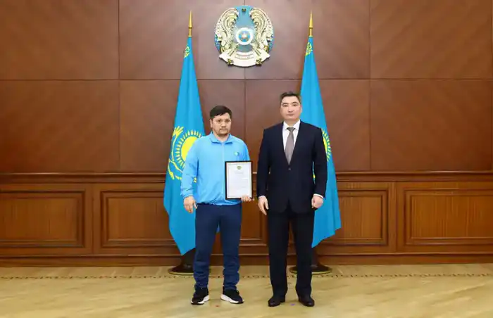 От имени Президента Олжас Бектенов вручил государственные награды призерам и тренерам XXV Летних Сурдлимпийских игр (7)