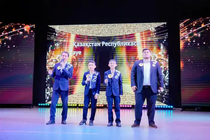 Конкурс патриотической песни в Астане укрепляет семейные связи и национальную идентичность {city2}