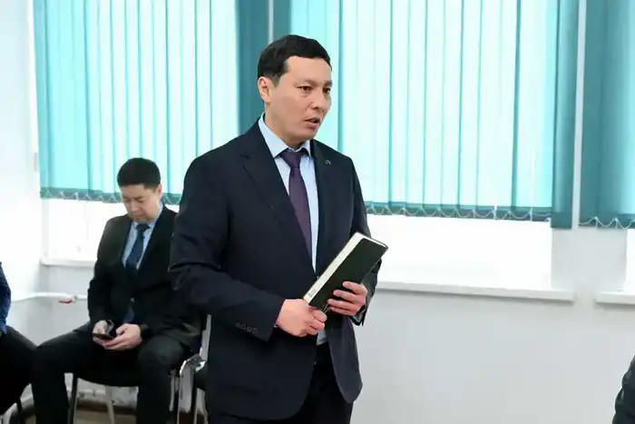 Аким области провел личный прием жителей района Жаңасемей (7)