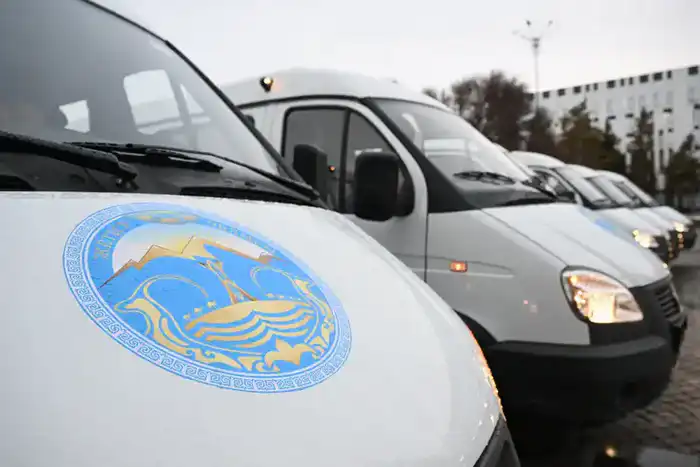 Учреждения культуры Жетісу получили ключи от автомобилей (4)