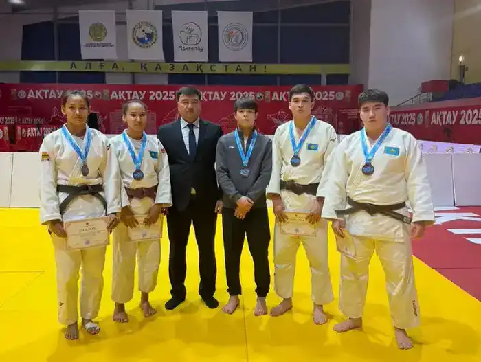 Юные дзюдоисты из Астаны завоевали золото на смешанных командных соревнованиях в Актау {city2}