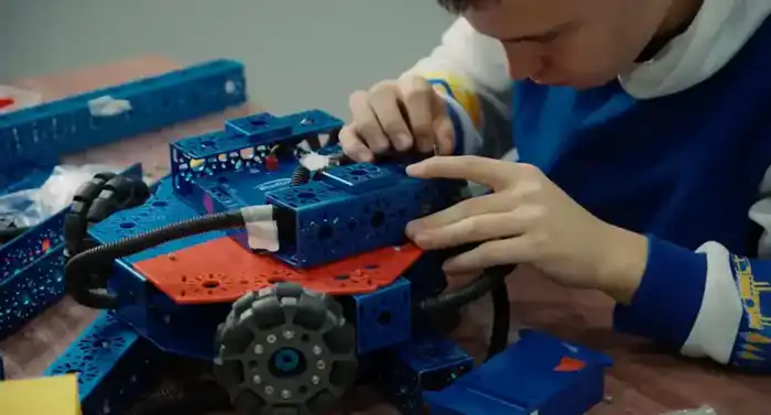 Более двух тысяч студентов столичных колледжей приняли участие во флешмобе в честь завершения Года рабочих профессий (7)