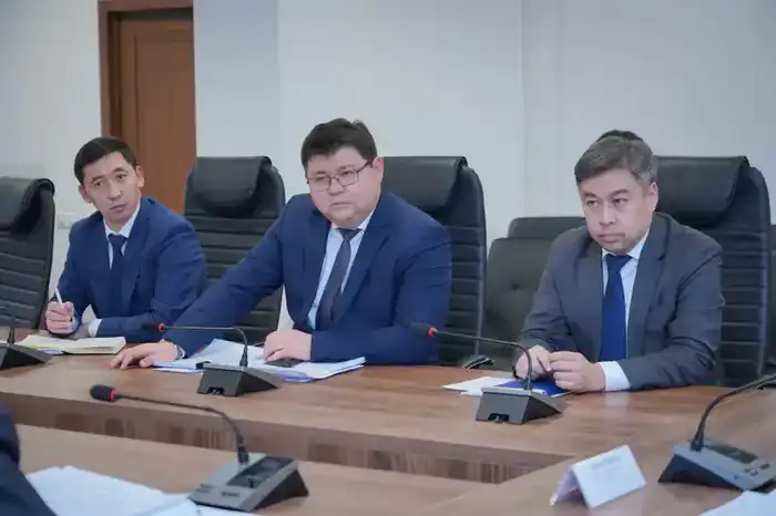 Министр науки и высшего образования РК провел прием граждан по личным вопросам (2)