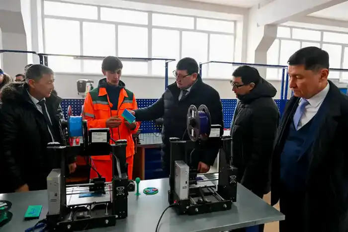 Глава региона ознакомился с работой Высшего колледжа геодезии, картографии и строительства (4)