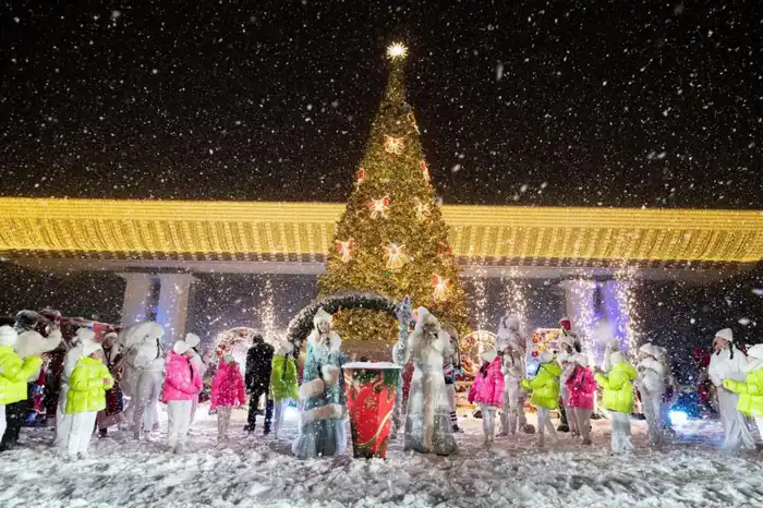 Алматы одновременно зажжет огни новогодних елок во всех районах (4)