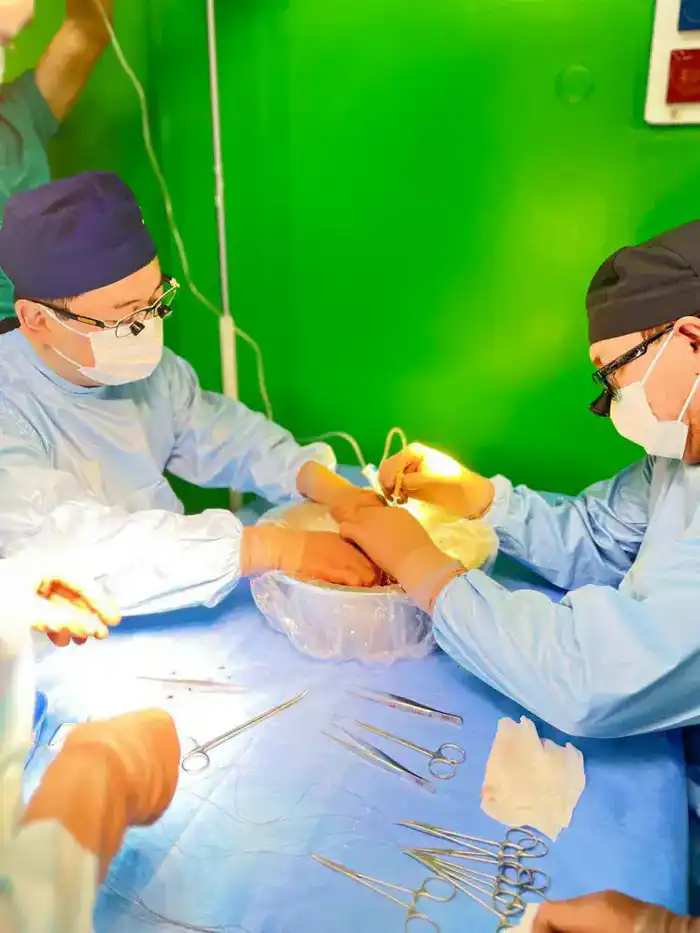 В КЫЗЫЛОРДЕ ВПЕРВЫЕ ЗА ОДИН ДЕНЬ ПРОВЕДЕНЫ ТРИ ТРАНСПЛАНТАЦИИ ПОЧКИ (2)