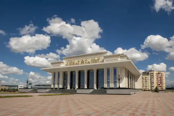 В области Жетісу драматическому театру им. Б. Римовой присвоен академический статус (2)