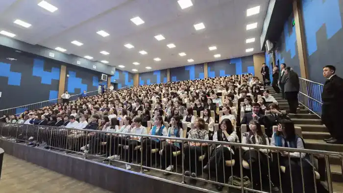 Школьники Астаны обучаются цифровой безопасности: лекция о мошенничестве и финансовой грамотности {city2}