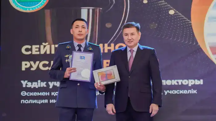 В Восточном Казахстане наградили профессионалов года (2)