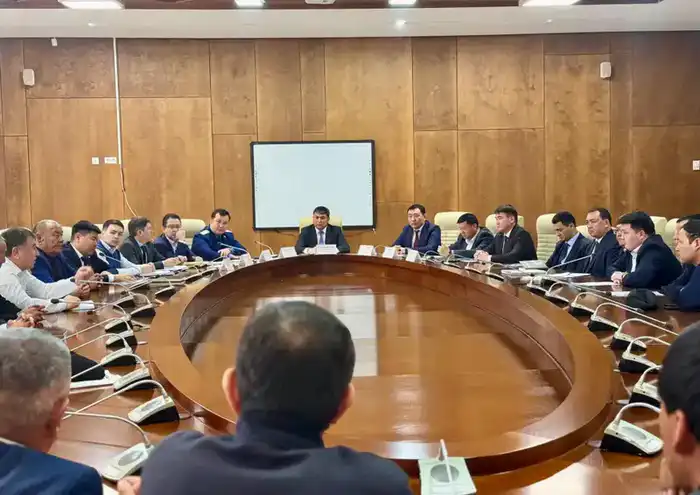 Обсуждение проблем цен на хлопок: совещание с фермерами в Туркестане {city2}