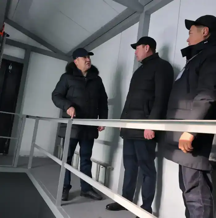 Аким Павлодарской области Асаин Байханов совершил рабочую поездку в Баянаульский район, где оценил ход реализации ключевых инфраструктурных, проектов (7)