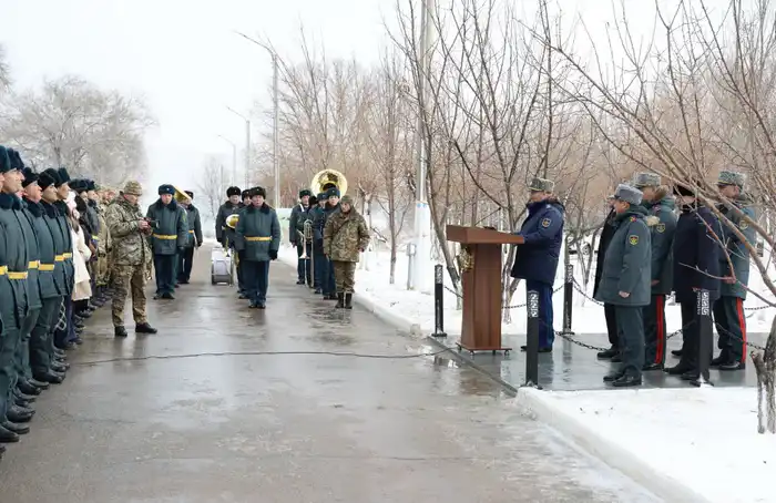 В Жамбылской области министр обороны открыл мемориальную доску в честь 115-летия Бауыржана Момышулы (5)