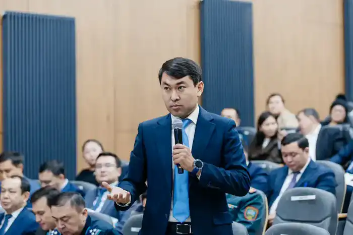 Серик Шапкенов: мост между жителями Жылыойского района и будущим их города {city2}