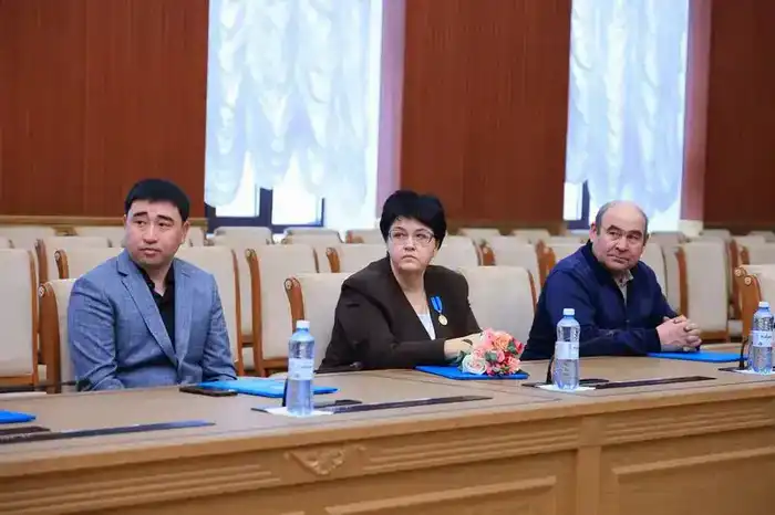 В Карагандинской области поздравили энергетиков с профессиональным праздником (8)