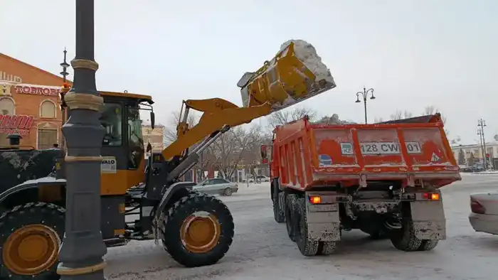 Около 3000 единиц спецтехники вышли на уборку снега в Астане (6)