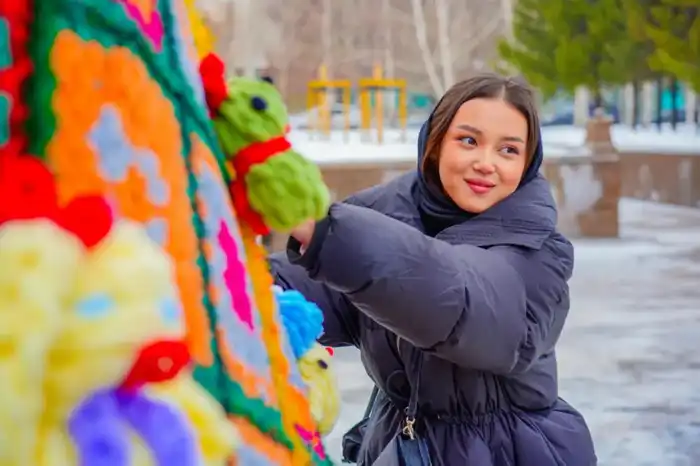 Эко-елка в Астане: синтез традиций и современности как способ укрепления национальной идентичности {city2}