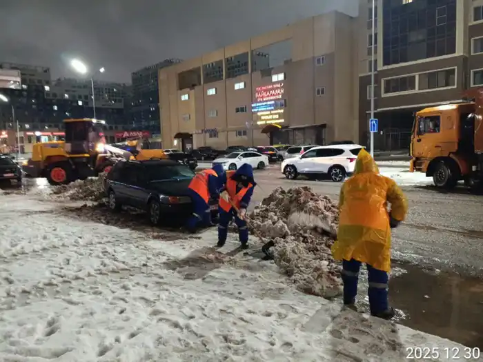 Уборка улиц Астаны: более 1,4 тыс. техники {city2}