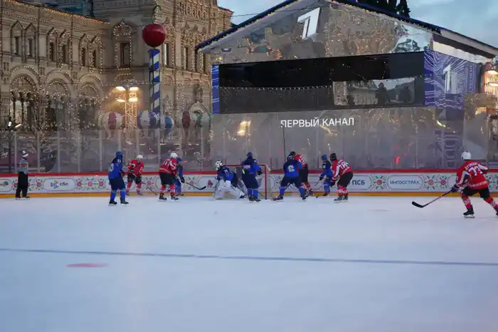 Ледяной фронт дружбы: сборная МЧС Казахстана в борьбе на хоккейном турнире спасателей в Москве {city2}