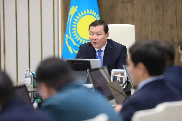 Праздничные караваны с участием персонажей шоу «Жыл 12 ай» пройдут по улицам Актобе 31 декабря (2)