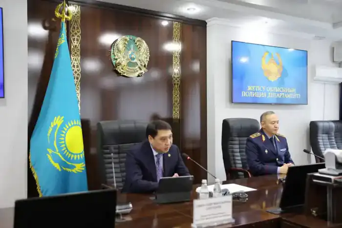 Визит Сакена Сарсенова в ДП Жетысу: проверка цифровизации полиции {city2}
