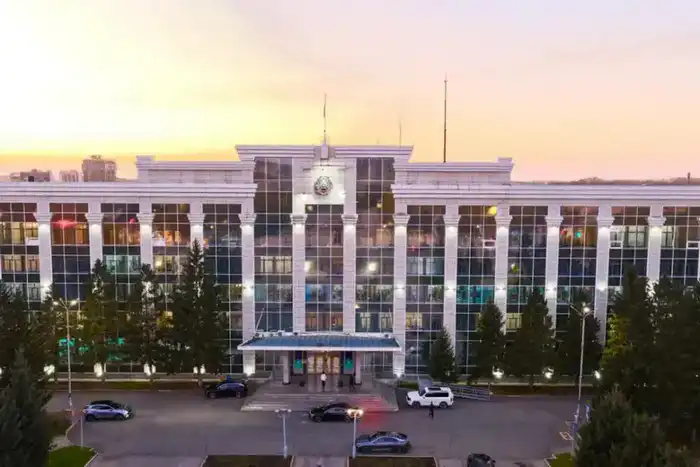 Заседание акимата: онлайн или оффлайн — выбирай! {city2}