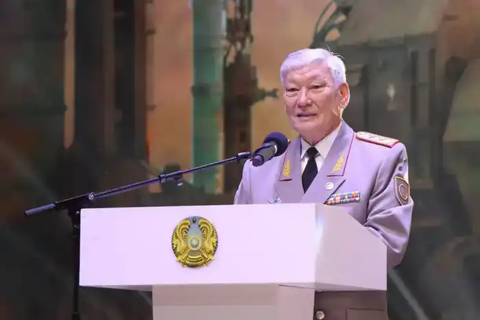 В Астане ветерана Сил воздушной обороны Копена Ахмадиева поздравили с юбилеем (7)