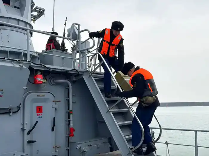 Военные моряки отработали комплекс боевых задач в Каспийском море (3)