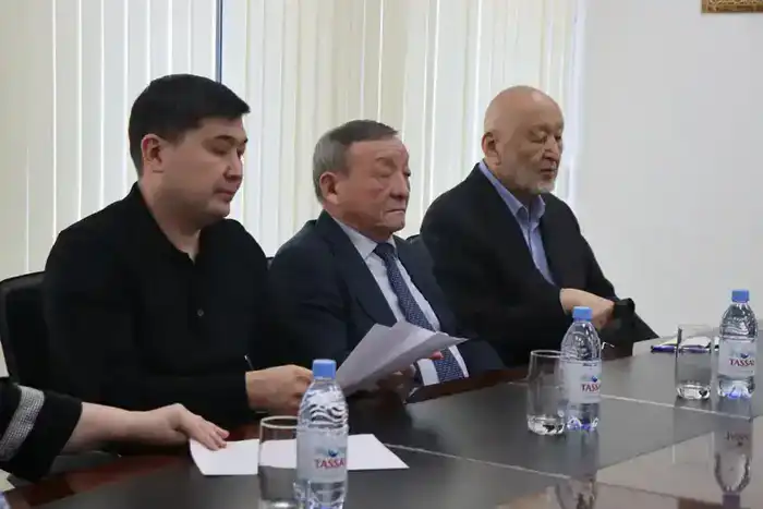 Обсуждение вопросов развития библиотечного дела и книгоиздания в Алматы с участием представителей культуры и образования {city2}