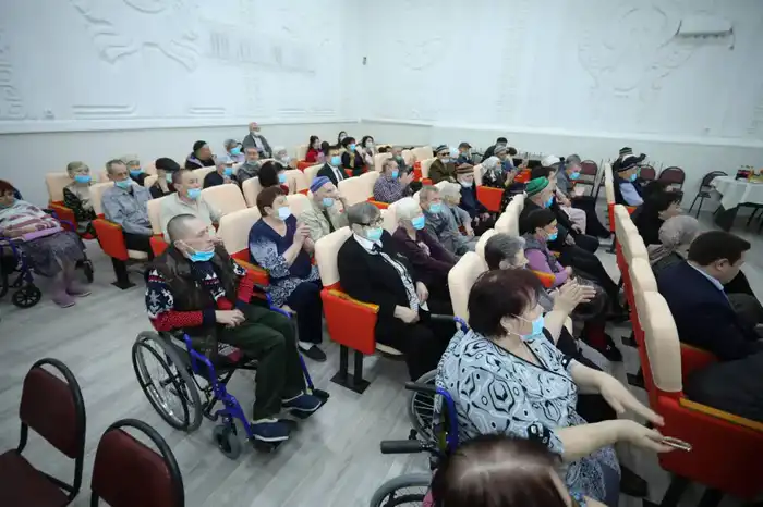 Глава региона поздравил получателей услуг Центра специальных социальных услуг № 2 с Новым годом (6)