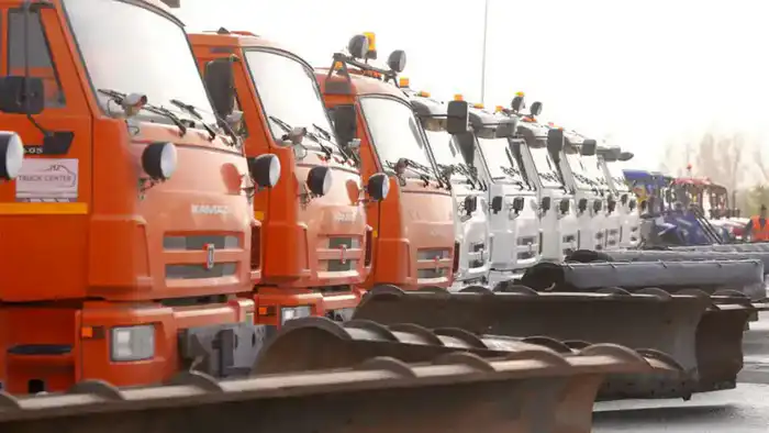 Подготовка Туркестана к зимнему сезону: 550 сотрудников и 52 единицы техники на борьбу с снегом {city2}