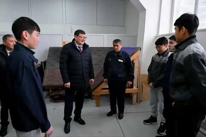 Глава региона ознакомился с работой Высшего колледжа геодезии, картографии и строительства (8)