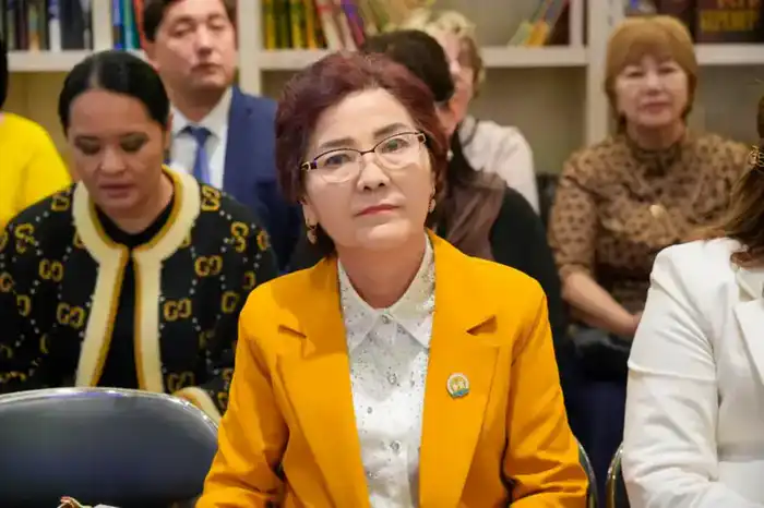 В Астане школам и библиотекам вручили цифровые учебные станции, работающие без интернета (9)