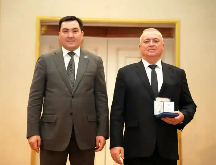 Госнаграды за свет и тепло: Министр энергетики Ерлан Аккенженов поздравил работников отрасли с профессиональным праздником (5)