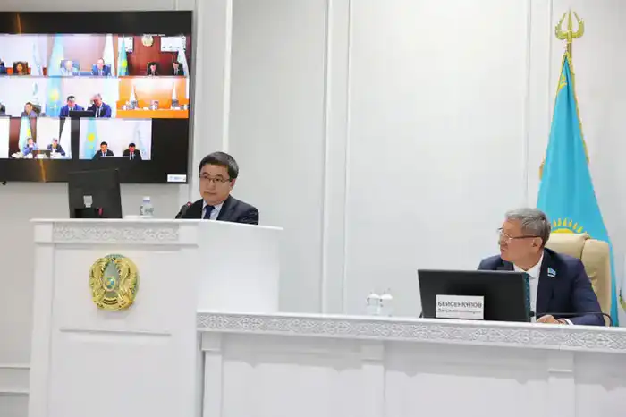 Ербол Карашукеев принял участие в расширенном заседании депутатской фракции партии «AMANAT» (5)