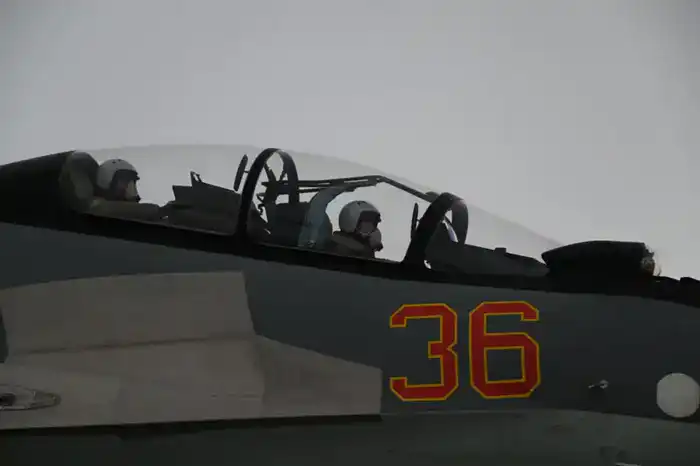 Военные летчики посвятили учебно-тренировочные полеты выдающемуся полководцу Бауыржану Момышулы (4)